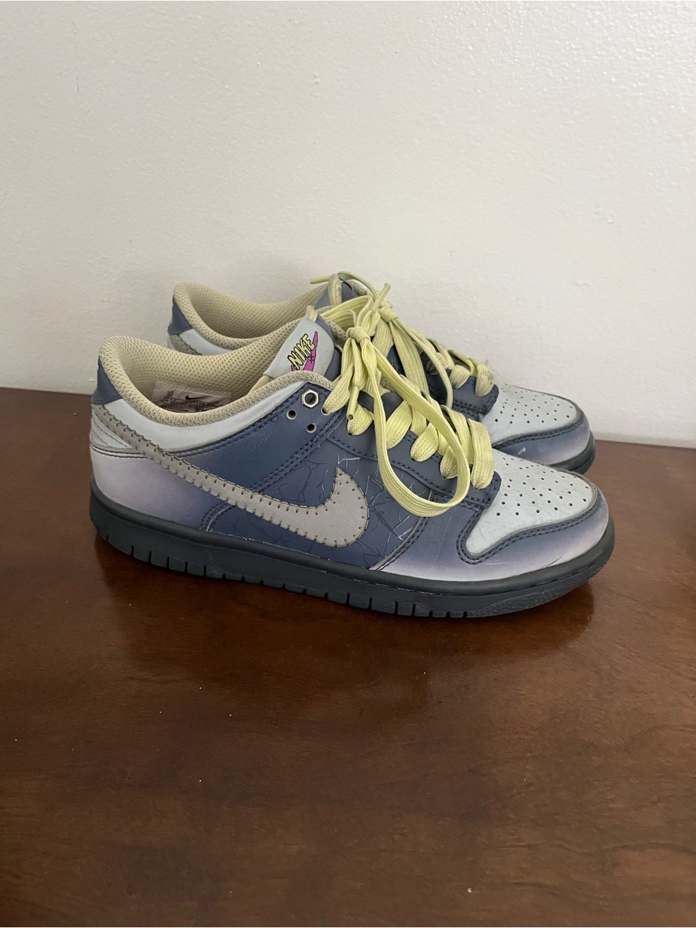 Nike Kids Low-Top Sneakers in Blue, Light Gray and Pale Yellow